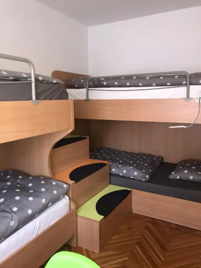 Apartment Bucka Split