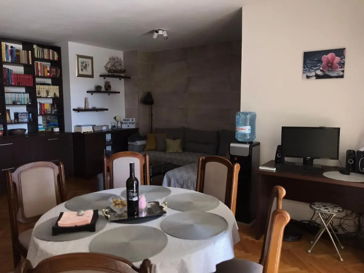 Apartment Bucka Split