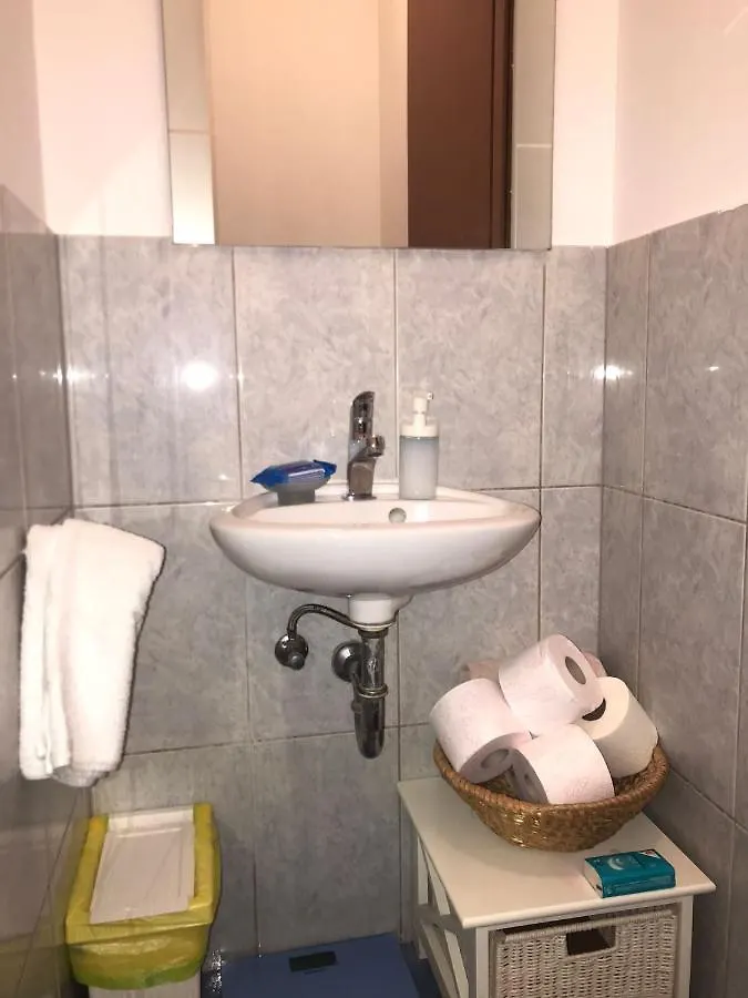 Apartment Bucka Split
