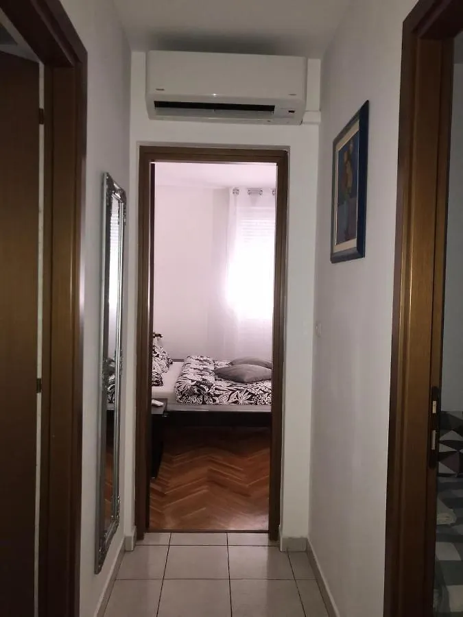Apartment Bucka Split