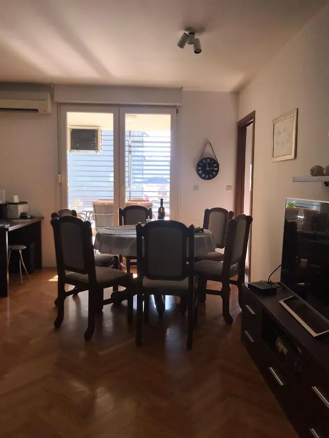 Apartment Bucka Split