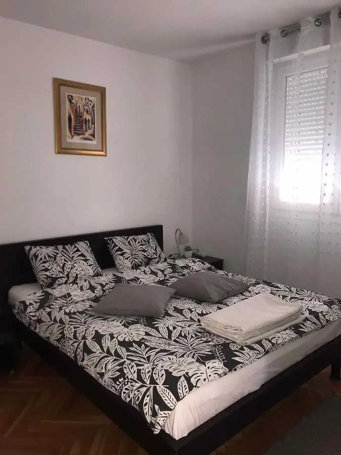 Apartment Bucka Split