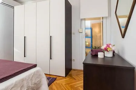Apartment Bucka Split