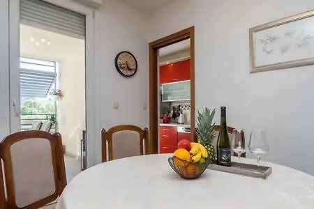 Apartment Bucka Split