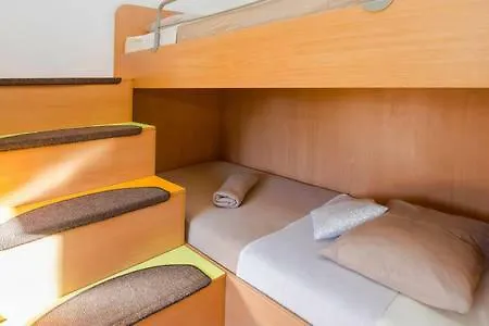 Apartment Bucka Split