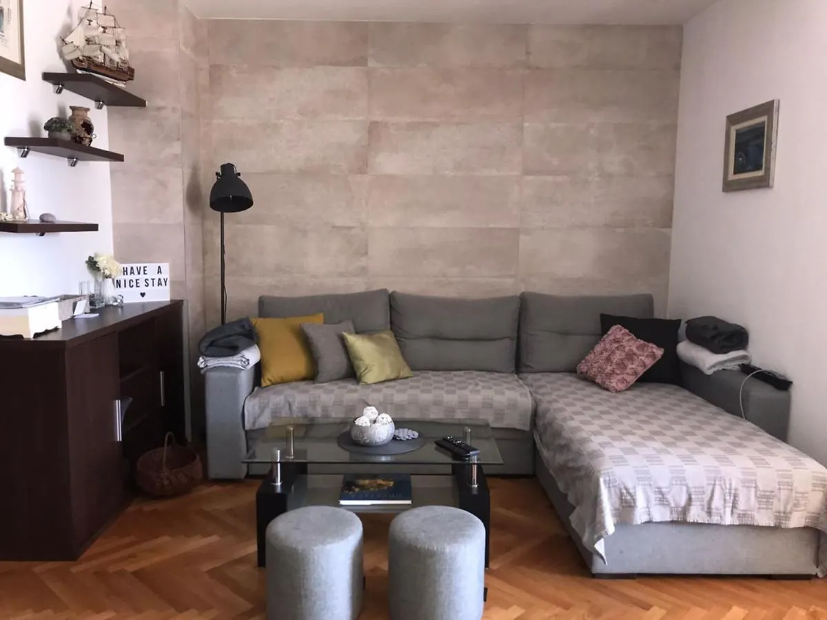 Apartment Bucka Split