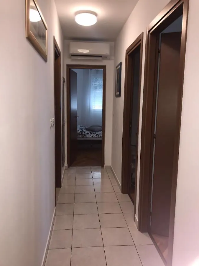 Apartment Bucka Split